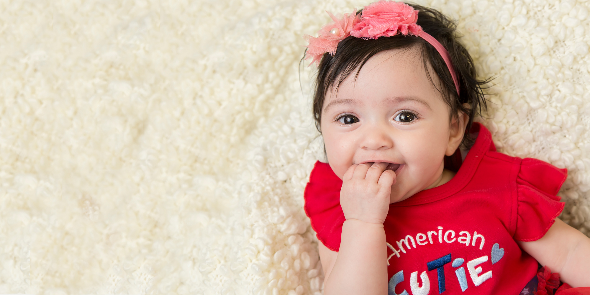 Baby Aranza sucking on her fingers