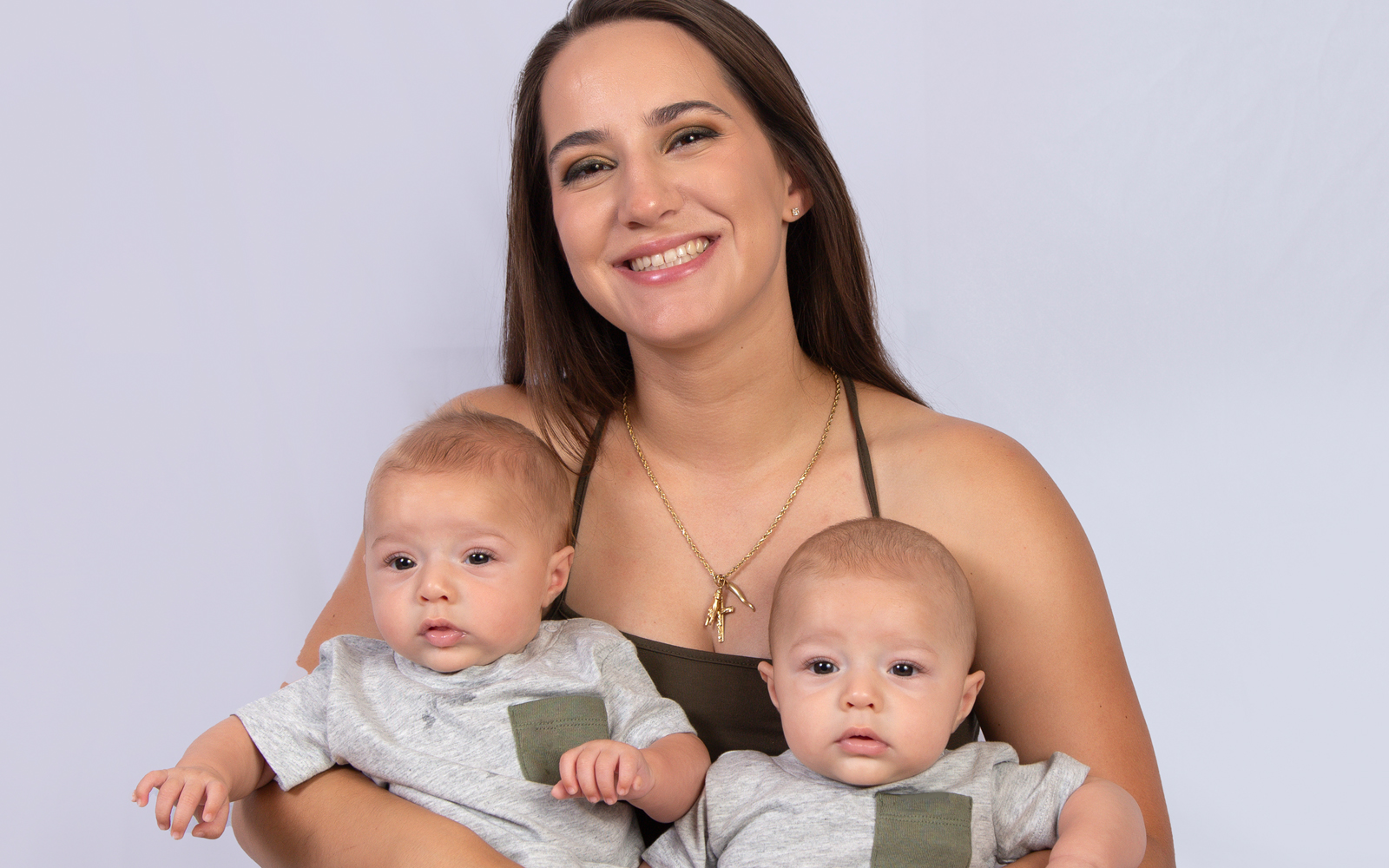 Mom Jessyca with twins