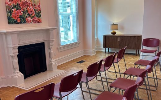 classroom with chairs lined up in a row