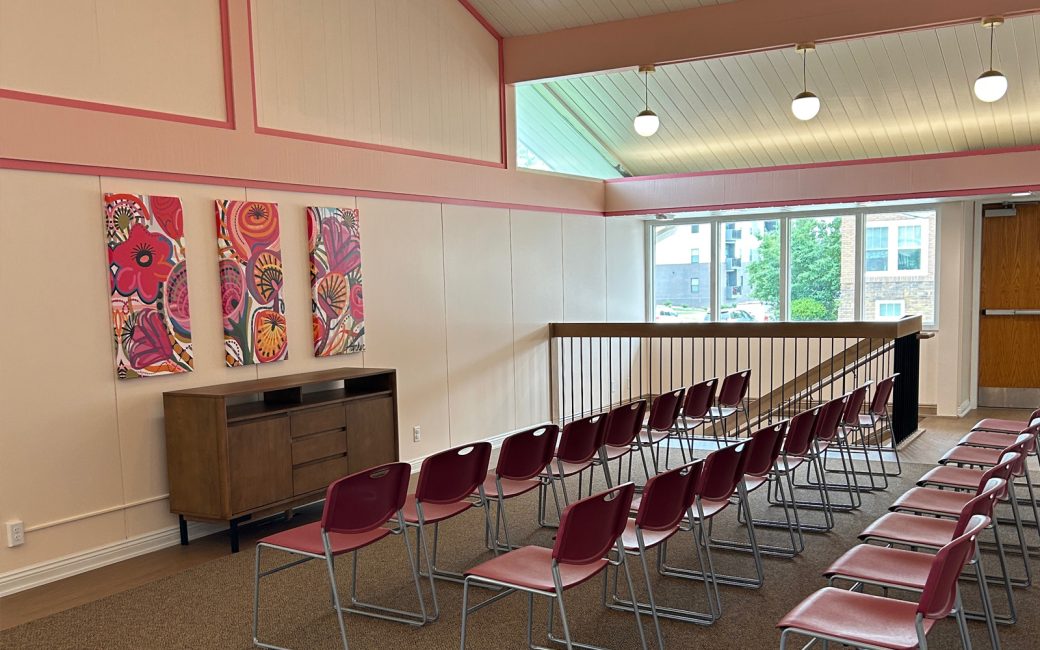 classroom with chairs lined up in a row